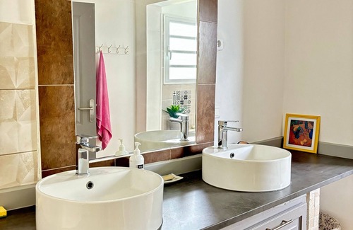 Les Avirons Bed & Breakfast | Guestroom Les Avirons, 2 bedrooms, 4 persons