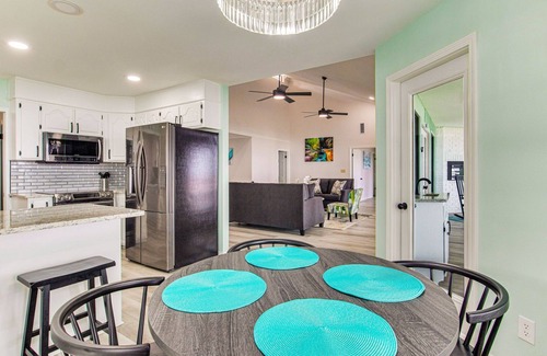 Gulf Breeze House | Gulf Breeze 3BR Sleeps 12 Pet-Friendly