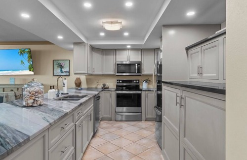 Sanibel Condo | Gulf-Front Luxury Condo | Stunning Views & Direct Beach Access on Sanibel