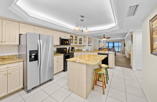 Sanibel Condo | Gulf-Front Penthouse Condo with Rooftop Sundeck | 2 Bedrooms | Sleeps 6