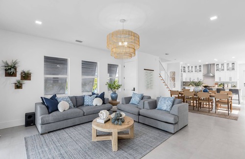 Marathon House | Gulf-front pool home in the heart of the Keys! Close to the beach! Guest house!