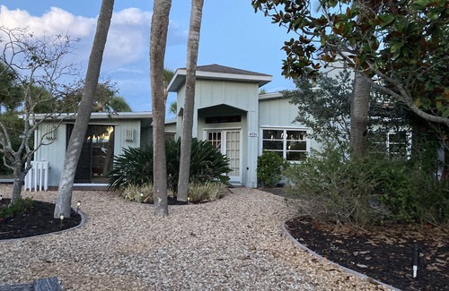 Englewood House | Gulf of America. Private Beach and Heated Pool.nThe perfect beach cottage