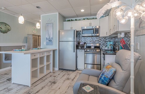 Panama City Beach Apartment | GULFFRONT VIEW Beach chairs Umbrella thru 10-31 Best in Show & Best Location