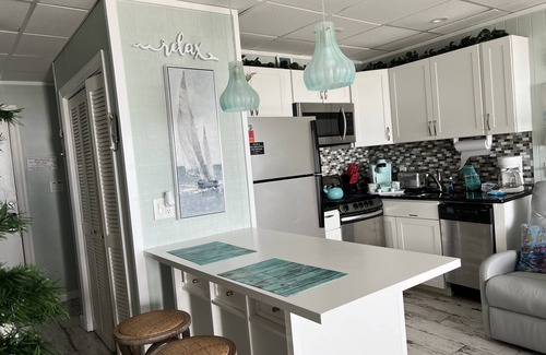 Panama City Beach Apartment | GULFFRONT VIEW Beach chairs Umbrella thru 10-31 Best in Show & Best Location