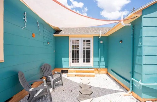 Gulfport Cottage | Gulfport Cottage STEPS to Beach & Restaurants