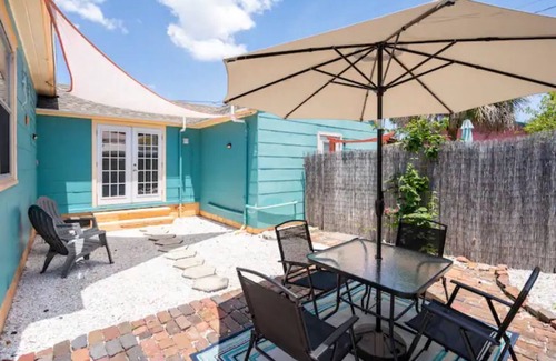 Gulfport Cottage | Gulfport Cottage STEPS to Beach & Restaurants