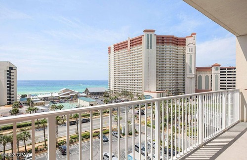 Panama City Beach Resort | Gulfview Luxury 1Br sleeps 6, LakeTown Wharf 517, short walk to beach!