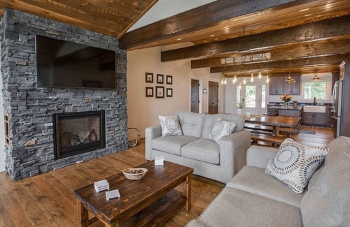 Nisswa Cabin | Gull Lake Cabin + Bunkhouse with Sandy Beach & Pontoon/Jet Ski availability!