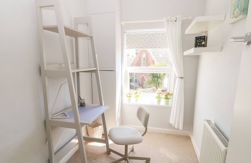 Lowestoft Cottage | GULL'S NEST, pet friendly, country holiday cottage in Pakefield