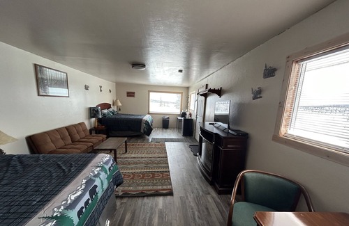 Buffalo Soapstone Cabin | Gunsight Mountain Lodge