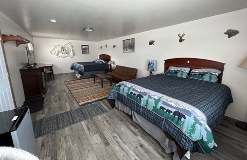 Buffalo Soapstone Cabin | Gunsight Mountain Lodge