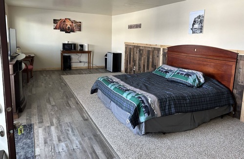 Buffalo Soapstone Cabin | Gunsight Mountain Lodge