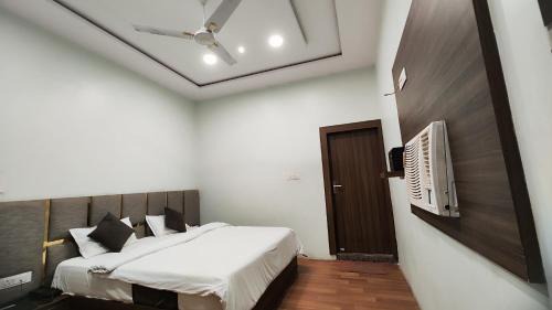 Mathura House | Guru Kripa Guest House