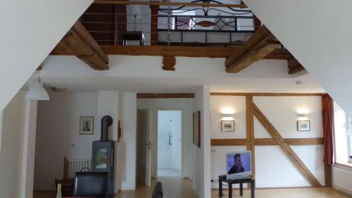 Gingst Apartment | Gut-Rattelvitz-Galerie-D-hochwertig-Sauna-Kamin-eTankstelle-Spielscheune-15-000qm-Parkland