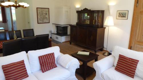 Gingst Apartment | Gut-Rattelvitz-Parterre-C-hochwertig-Sauna-Kamin-eTankstelle-Spielscheune-15-000qm-Parkland