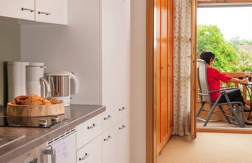 Bad Birnbach Apartment | "Gutshof-Suite" mit Balkon | Stilvoll eingerichtetes Appartement