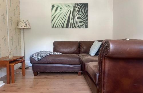 Burry Port House | Gwenynen Fel Cottage
