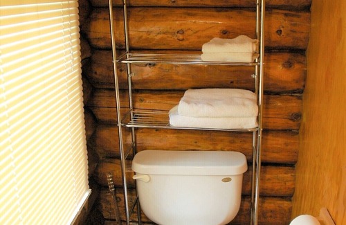 Kenai Peninsula Cabin | Gwin's Lodge Fir Log Cabin #12