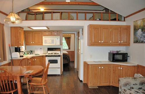 Cooper Landing Cabin | Gwin's Lodge Spruce Chalet #13