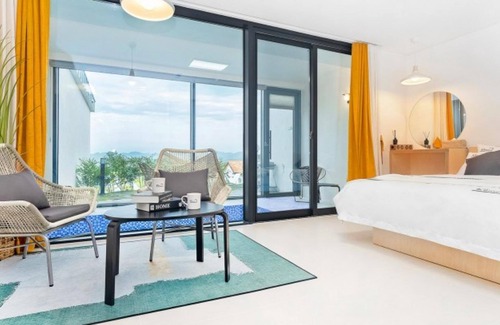 Gyeongju House | Gyeongju May Breeze Pool Villa