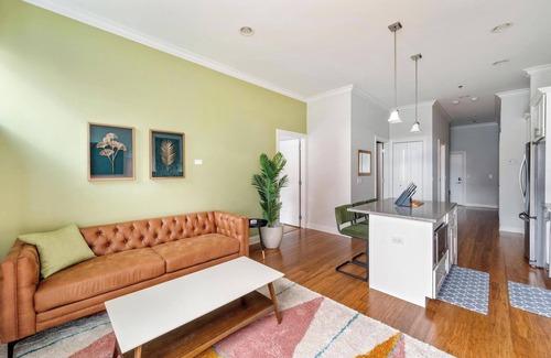 Near West Side Apartment | Gym | Garage Parking | Balcony | Sleeps 6