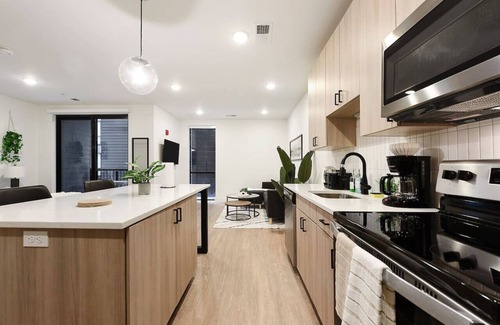 East Liberty Apartment | GYM+HULU+PARKING Near Universities|UPMC|Shopping