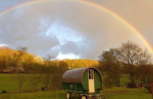 Anlhiac Bed & Breakfast | Gypsy Caravan .
