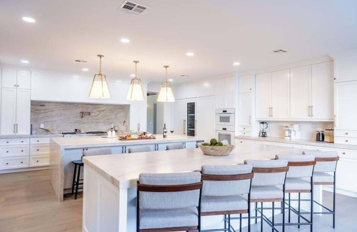 Laurel Lane Estates House | HÓZHÓ Sunnyside | Lazy River | Indoor Pickleball