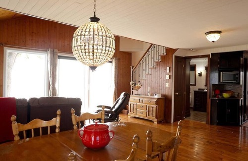 St. Felicien House | Hôtel à la maison - Leurre Doré