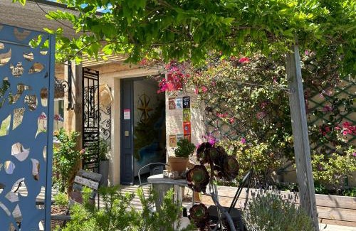 Le Dramont Hotel | Hôtel Auberge Provençale