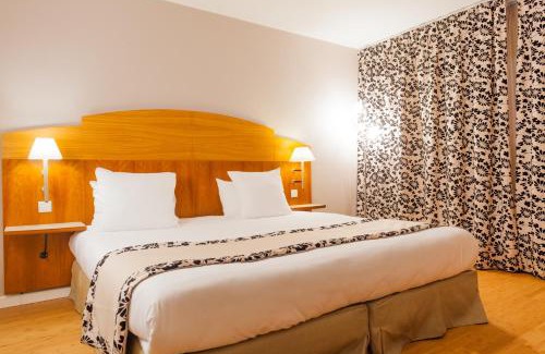 Costieres Hotel | HÔTEL C SUITES chambres spacieuses