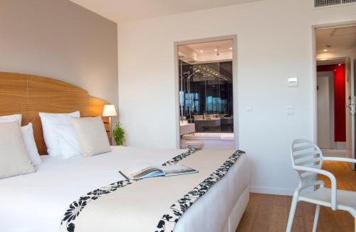 Costieres Hotel | HÔTEL C SUITES chambres spacieuses