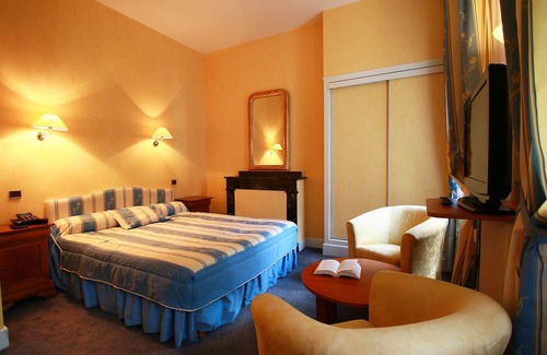 Bagneres-de-Luchon Hotel | Hôtel d'Etigny