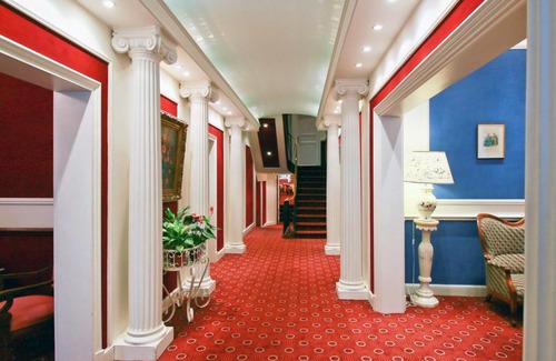 Bagneres-de-Luchon Hotel | Hôtel d'Etigny