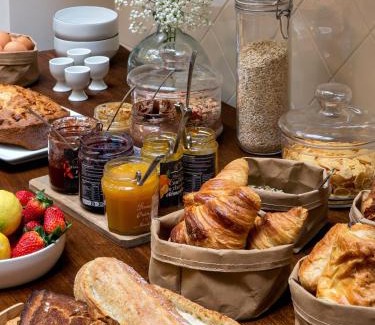 18th Arrondissement Hotel | Hôtel Dalila