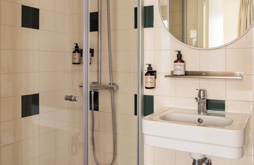18th Arrondissement Hotel | Hôtel Dalila