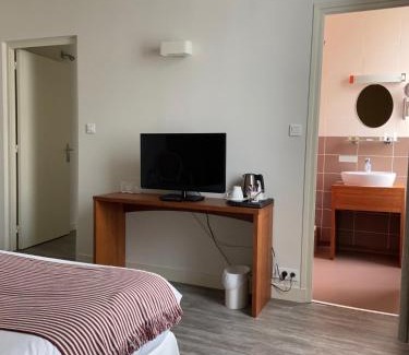 Douarnenez Hotel | Hôtel De France - Restaurant L'insolite