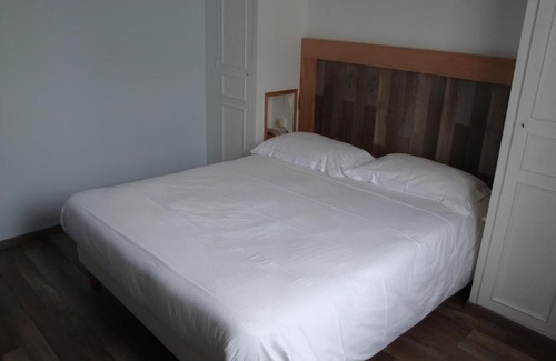 Evreux Hotel | Hôtel de l'Orme, Akena