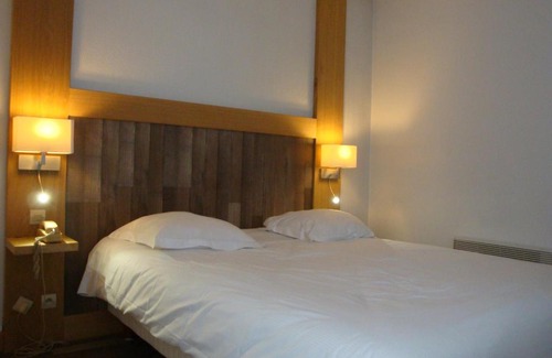 Evreux Hotel | Hôtel de l'Orme, Akena