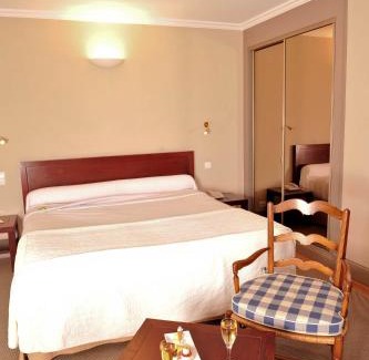Saint-Jean-Pied-de-Port Hotel | Hôtel des Pyrénées