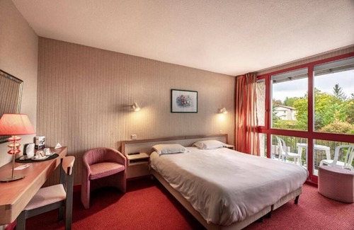 Lacapelle-Viescamp Hotel | Hôtel du Lac