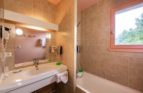 Lacapelle-Viescamp Hotel | Hôtel du Lac