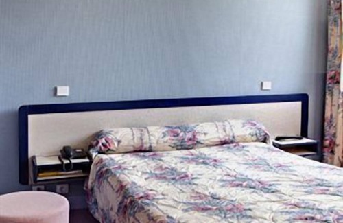 Lacapelle-Viescamp Hotel | Hôtel du Lac