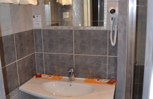 Luxeuil-les-Bains Hotel | Hôtel du Lion Vert