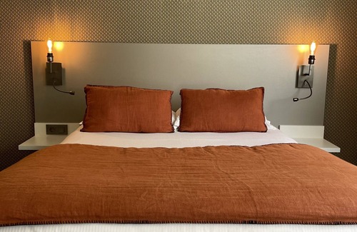 Saint-Berthevin Hotel | Hôtel Le Corbusson