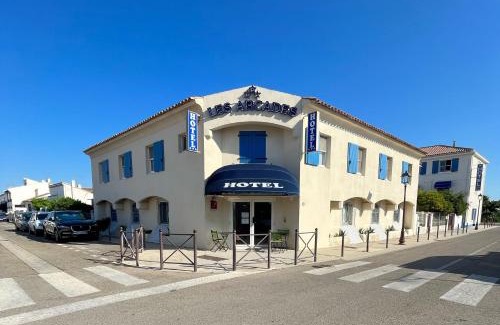 Saintes-Maries-de-la-Mer Hotel | Hôtel Les Arcades