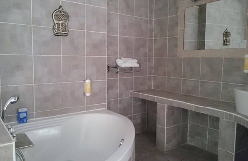 Martigues Hotel | Hôtel Martigues Le 5