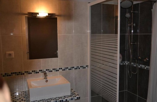 Sainte-Foy-la-Grande Hotel | Hôtel Restaurant Le Victor Hugo