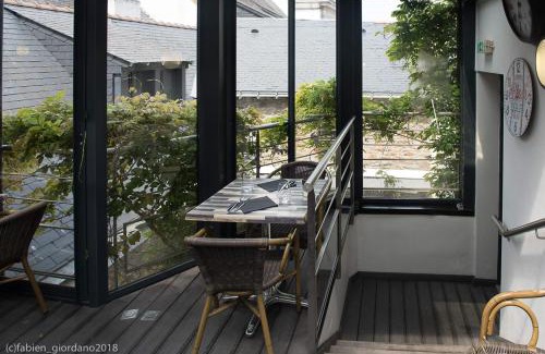 Le Palais Hotel | Hôtel Restaurant Corto Maltese