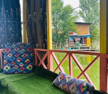Dal Lake Boat Rental | H.B Rocket paradise
